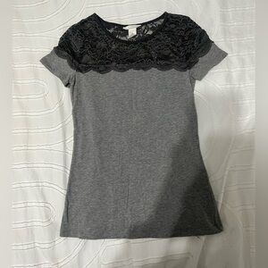 H&M gray top/blouse with lace